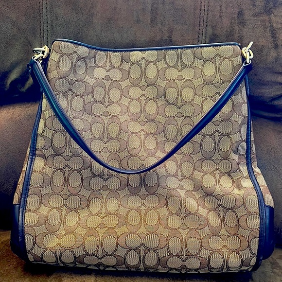 Coach Bag   Beautiful Looks New  3 Compartments inside the bag  See pictures - Picture 1 of 12